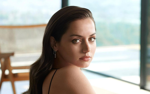 Instagram @ana_d_armas