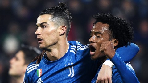 Cristiano Ronaldo Pamer Gaya Rambut Baru Mirip Cuadrado Kumparan Com