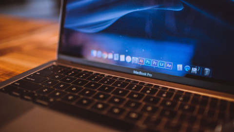 Keyboard laptop Apple MacBook Pro. Foto: Luis Quintero via Pexels