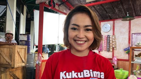 Mpok Alpa ditemui di lokasi syuting iklan Kuku Bima Energi, di Museum Purna Bhakti Pertiwi, Jakarta Timur, Rabu (5/2). Foto: D.N Mustika Sari/kumparan 