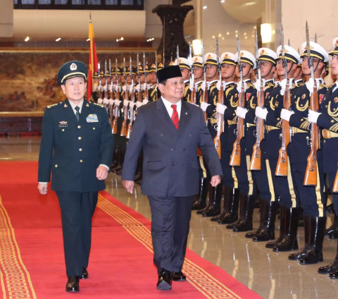 Menteri Pertahanan Prabowo Subianto bertemu dengan Menhan China, Jenderal Wei Fenghe. Foto: Koran KBRI Beijing