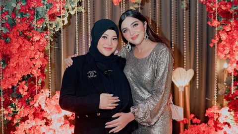 Ashanty dan Aurel Hermansyah. Foto: Instagram/@ashantyasix