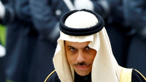 Menteri Luar Negeri Arab Saudi Faisal bin Farhan Al Saud.   Foto: Reuters/Fabrizio Bensch