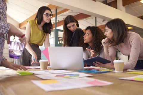 Perempuan karier. Foto: Shutterstock