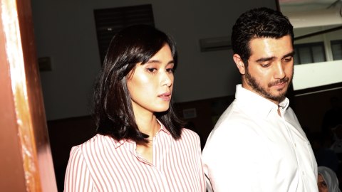 Fachri Albar didampingi Renata Foto: Munady Widjaja