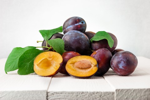 Ilustrasi Buah Plum Foto: Shutterstock/BlackRoader