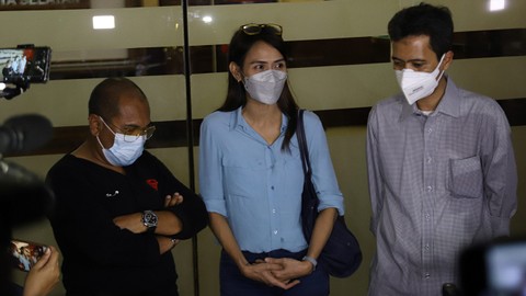 Wenny Ariani saat mendatangi Polres Metro Jakarta Selatan, Jakarta, Senin, (6/9). Foto: Ronny