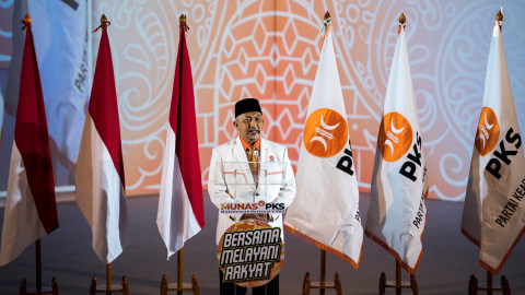 Presiden PKS Ahmad Syaikhu menyampaikan pidato politik saat Musyawarah Nasional (Munas) V PKS di Kota Baru Parahyangan, Padalarang, Kabupaten Bandung Barat, Jawa Barat, Minggu (29/11). Foto: Twitter/@MardaniAliSera