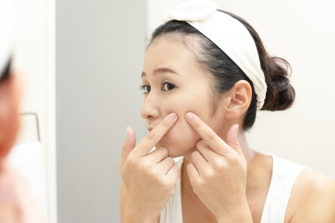 Ilustrasi kulit berminyak. Foto: Shuttertock