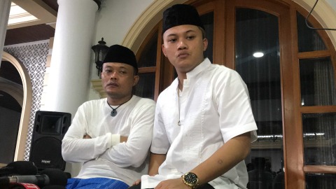 Sule dan Rizky Febian di kediaman mereka di kawasan Bekasi, Jawa Barat, Rabu (8/1).  Foto: Regina Kunthi Rosary/kumparan