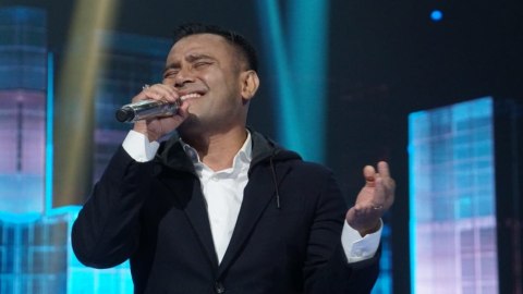 Penampilan Judika pada Result and Reunion Indonesian Idol di Jakarta, Senin (2/3).  Foto: Helmi Afandi Abdullah/kumparan 