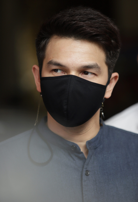 Artis sinetron Jonathan Frizzy alias Ijonk saat ditemui usai melaporkan istrinya Dhena Devanka di Polres Jakarta Selatan, Jakarta, Senin, (6/9).  Foto: Ronny