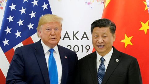 Presiden Amerika Serikat Donald Trump (kiri) bertemu dengan Presiden China Xi Jinping (kanan) pada pertemuan bilateral di KTT G20 di Osaka, Jepang. Foto: REUTERS / Kevin Lamarque