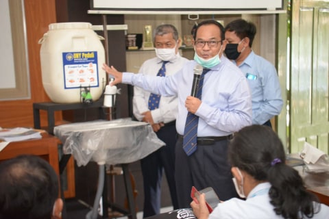 Rektor UNY Sutrisna Wibawa, Senin (27/4/2024). Foto: Humas UNY