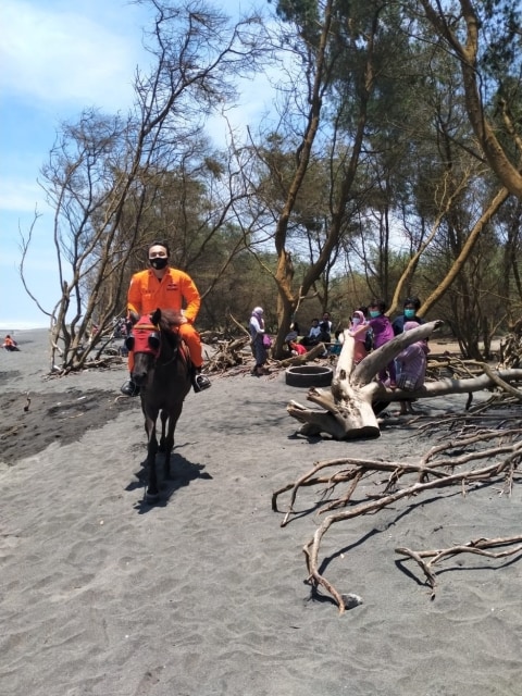 Basarnas Yogyakarta diterjunkan dalam patroli keselamatan wisatawan khususnya di kawasan pantai Daerah Istimewa Yogyakarta. Foto: Basarnas Yogyakarta