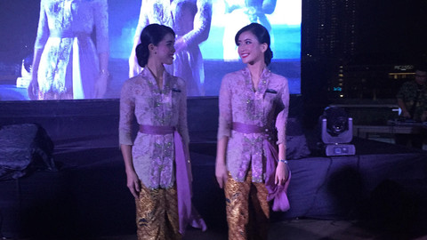 Fashion show pramugari Garuda Indonesia. Foto: Gitario Vista Inasis/kumparan
