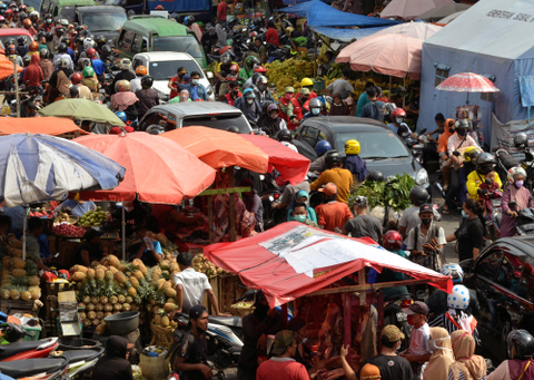 Suasana di kawasan Pasar Pasir Gintung, Bandar Lampung, Lampung, Senin (10/5). Foto: Ardiansyah/Antara Foto