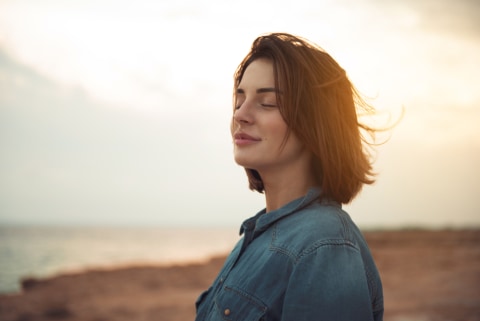 Ilustrasi perempuan tenang. Foto: Shutter Stocks