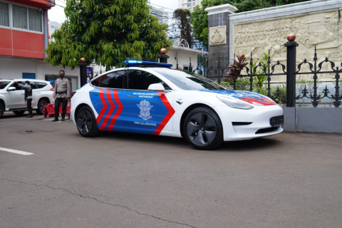 Mobil Patwal Tesla Model 3 milik Korlantas Polri. Foto: dok. Prestige Motorcars