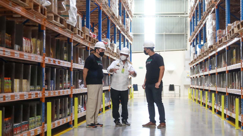 Menteri Pertanian, Syahrul Yasin Limpo, meresmikan National Fulfillment Center (NFC) milik TaniHub. Foto: Dok. Kementan