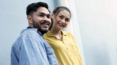 Aktor sekaligus musisi Onadio Leonardo dan istrinya Beby Prisillia saat ditemui dikawasan Tendean, Jakarta, Jumat, (11/10). Foto: Ronny
