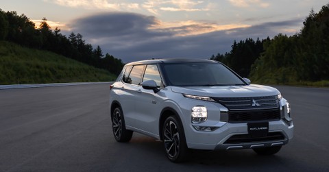 Tampilan baru Mitsubishi Outlander PHEV 2022 Foto: Paultan