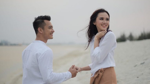 Eza Gionino dan istri, Meiza Aulia Foto: Instagram @ezagio