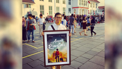 Novel Anak Rantau Karya Ahmad Fuadi Raih Gelar Best Seller Kumparan Com
