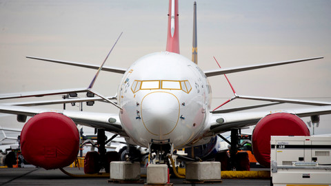 Sebuah pesawat Boeing 737 MAX terlihat diparkir di Bandara Internasional Grant County di Moses Lake, Washington, AS, Selasa (17/11). Foto: Lindsey Wasson/REUTERS