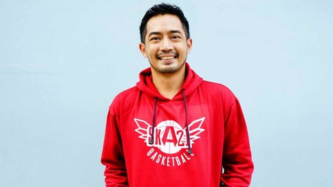 Aktor Yama Carlos saat ditemui wartawan seusai mengisi acara di studio Trans Tv Jakarta, Rabu, (9/7). Foto: Ronny