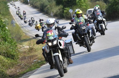 Ilustrasi touring menggunakan sepeda motor. Foto: fim-live.com