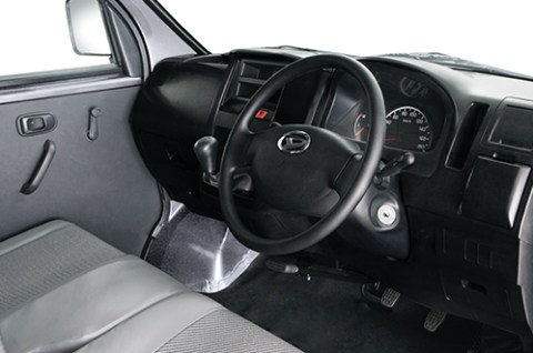 komparasi new suzuki carry dan lawan