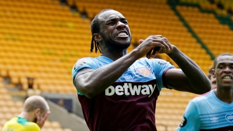 Pemain West Ham Kenang Kecelakaan Memalukan saat Pakai Kostum Manusia Salju