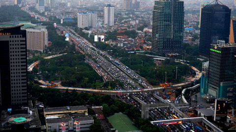 Simpang Susun Semanggi yang mengubungkan dua jalan besar di Jakarta, Jl. Jend. Sudirman dan Jl. Gatot Subroto. Foto: Aditia Noviansyah/kumparan