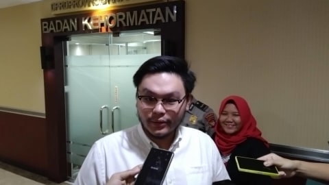 Anggota DPRD DKI Jakarta dari fraksi PSI William Aditya Sarana usai diperiksa Badan Kehormatan DPRD DKI Jakarta, Jakarta Pusat, Selasa (12/11).  Foto: Fachrul Irwinsyah/kumparan
