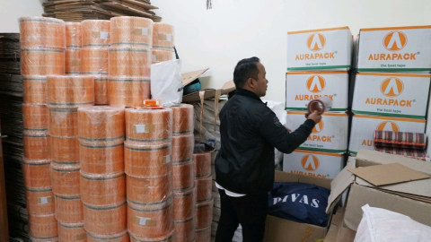 Foto Penggerebekan Gudang Kosmetik Palsu Di Kalideres Jakarta Barat Kumparan Com