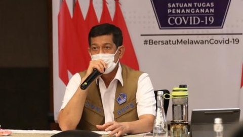 Ketua Satgas COVID-19 Doni Monardo memberikan arahan dalam Rapat Koordinasi Penanganan COVID-19 bersama Pemerintah Provinsi NTT di Nusa Dua, Bali, Sabtu (3/4). Foto: BNPB