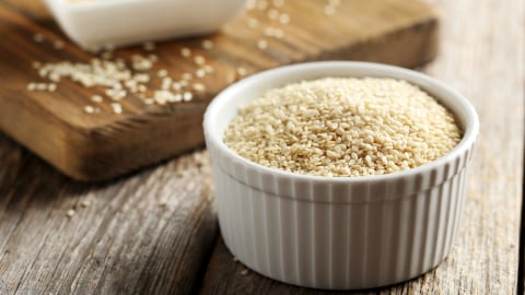 Ilustrasi biji wijen. Foto: Shutter Stock