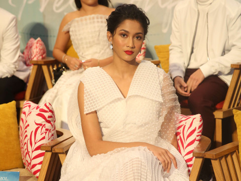 Aktris Aghniny haque saat ditemui di Konferensi Pers Film habibie ainun 3 dikawasan Plaza Indonesia, Jakarta, Jumat, (13/12). Foto: Ronny