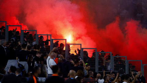 Laga Marseille vs Galatasaray Sempat Berhenti karena Keributan Antarsuporter
