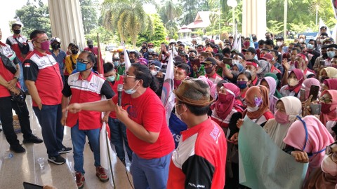 Foto: Ratusan Buruh Jambi Minta Kenaikan UMP (1)