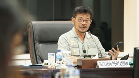 Mentan Syahrul Yasin Limpo memberi arahan pada Acara Pembekalan Umum dan Pelepasan Tim Pendamping/Detasering Pengembangan Kawasan Food estate di Kantor Pusat Kementan Jakarta, Kamis (4/3). Foto: Kementan RI