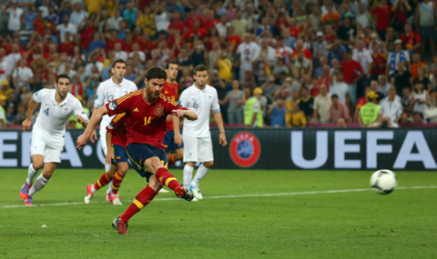 Prmain timnas Spanyol Xabi Alonso. Foto: Martin Rose/Getty Images