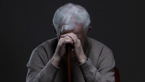 Ilustrasi masa tua merana. Foto: Shutter Stock