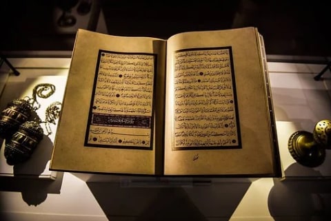 Isi Kandungan Alquran Sebagai Pedoman Bagi Umat Islam Kumparan Com