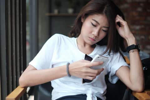 Ilustrasi curhat masalah pribadi di media sosial Foto: Shutterstock