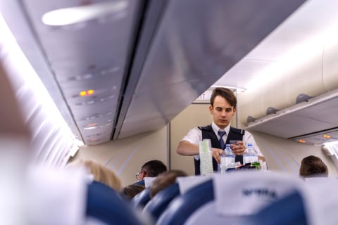 Pramugara maskapai penerbangan Finnair Foto: Shutter Stock