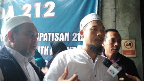 Ansufri Idrus Sambo saat diwawancarai sebagai Ketua DPP Garda 212. Foto: Yuana Fatwalloh/kumparan