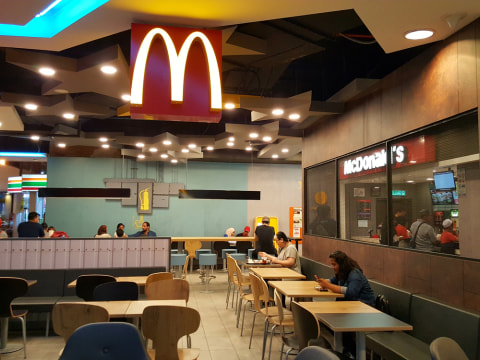 Ilustrasi interior McDonald's Foto: Shutter Stock
