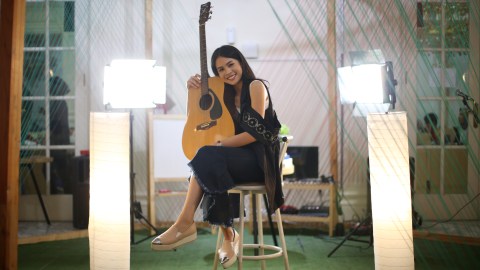 5 Lagu Terbaik Dari Maudy Ayunda Kumparan Com